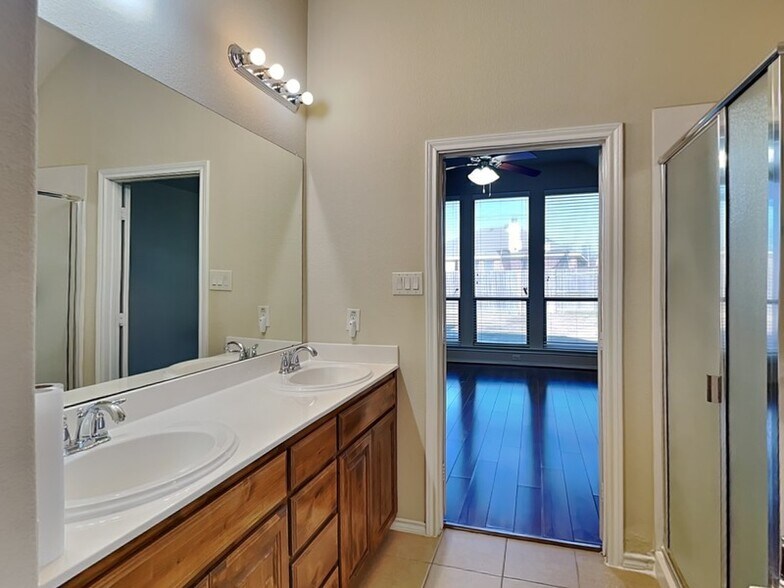 Building Photo - 1605 Grey Willow Ln