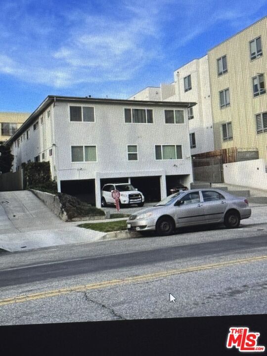 Building Photo - 4817 Oakwood Ave