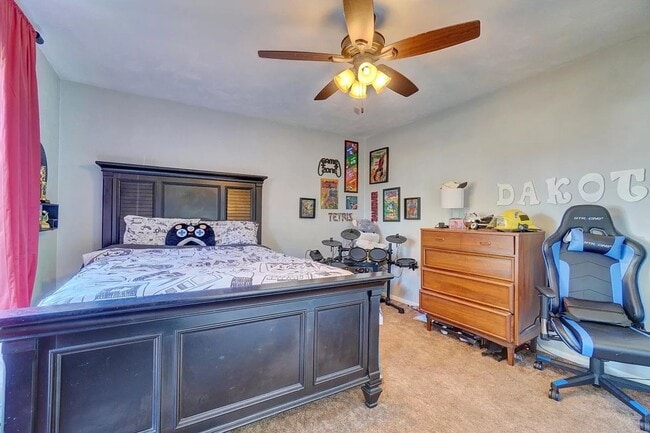 Building Photo - 3 bedroom 2 bath home Chesapeake home with a pool