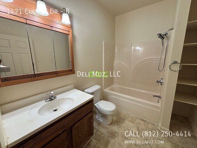 Building Photo - 1421 Culver Dr