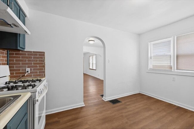 Building Photo - 3251-3251 Winthrop Ave