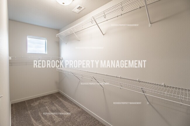 Building Photo - 303 Woodlawn Ln