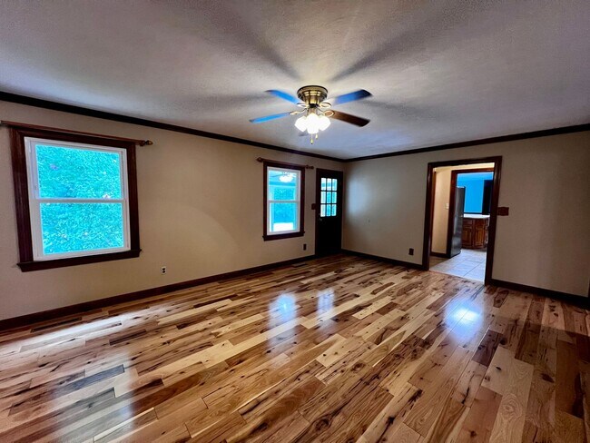 Building Photo - Large 6 bedroom home with Pool in Virginia Beach