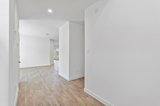 Building Photo - 31634 Whittis Hl Wy
