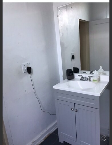 Brand new Vanity - 848 E 15th St