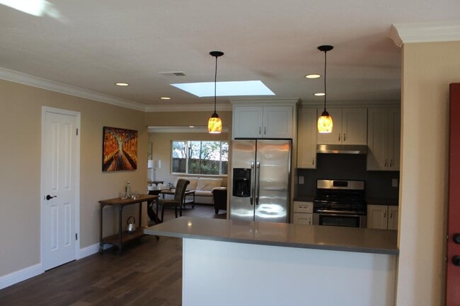 Building Photo - 1376 Bouret Dr