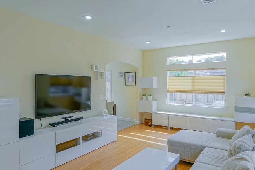 Building Photo - 1236 Poplar Ave