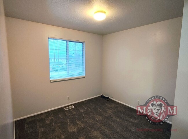 Building Photo - Beautiful Remodeled 4 Bd 2 Bath Home