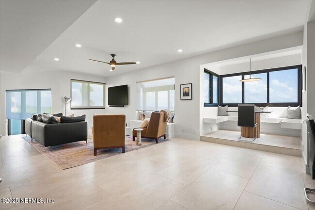 Building Photo - 739 Spinnakers Reach Dr