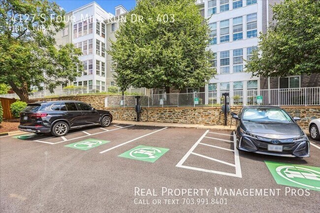 Building Photo - 4127 S Four Mile Run Dr