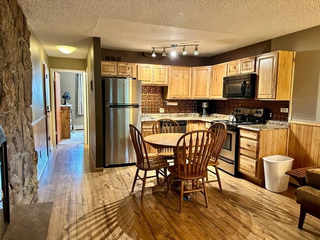 Primary Photo - 247 Hi Country Dr