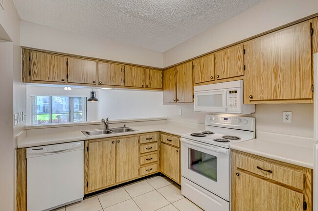 Building Photo - 601 Sabal Ridge Cir