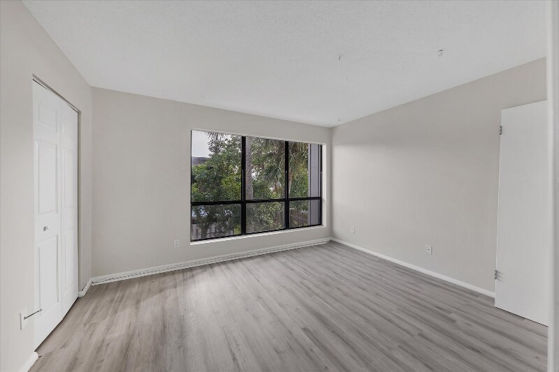 Building Photo - 4001 S Beneva Rd