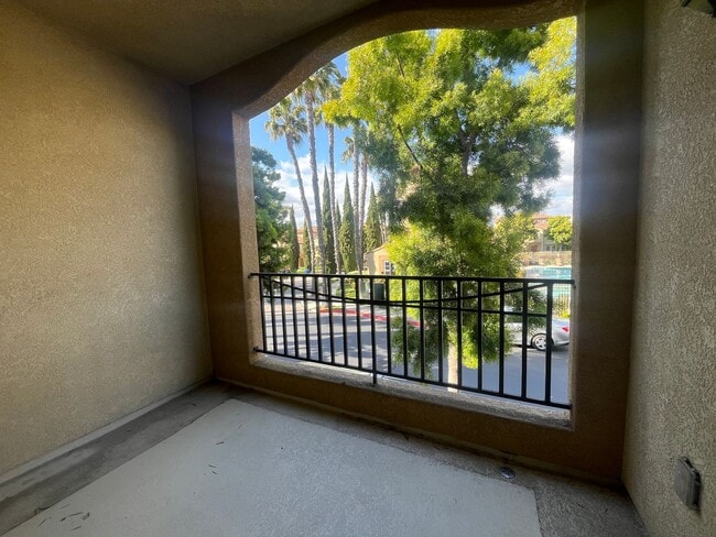 Building Photo - 3 Bed / 2.5 Bath Condo-Townhome in Otay Ranch