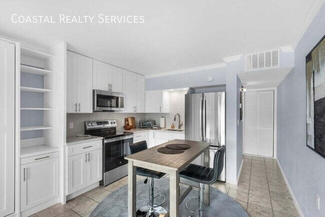 Building Photo - 210 Pelham Rd