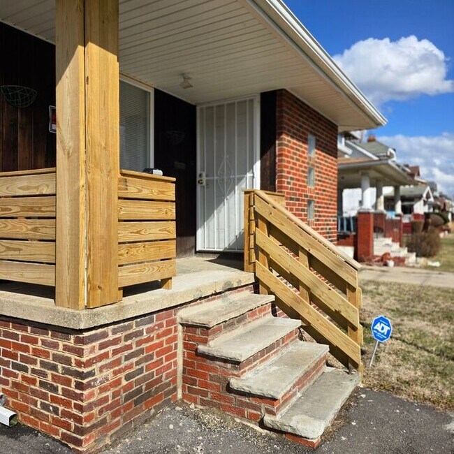 Building Photo - Charming 3-Bedroom Home / Pet-Friendly / A...