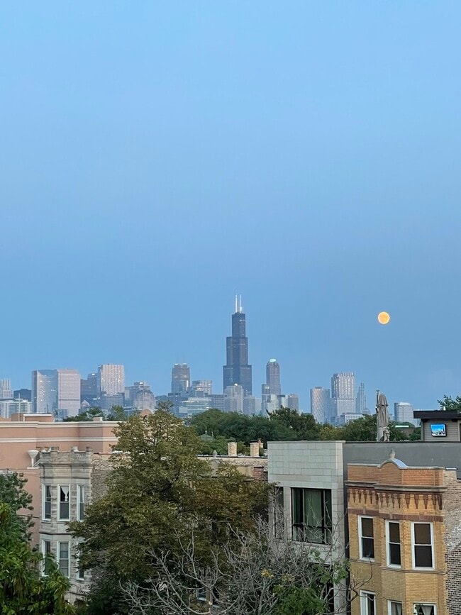 Building Photo - 2038 W Iowa St