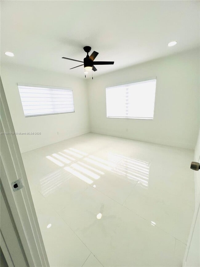 Building Photo - 651 SW 67th Ave