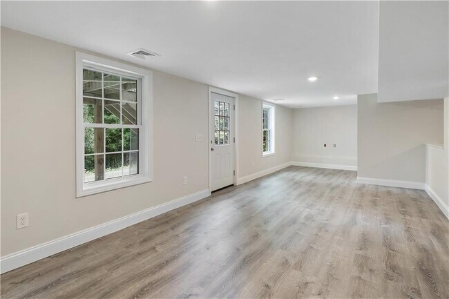Building Photo - 8 Seabreeze Terrace