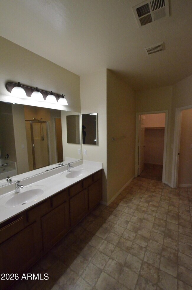 Building Photo - 3995 E Trigger Way