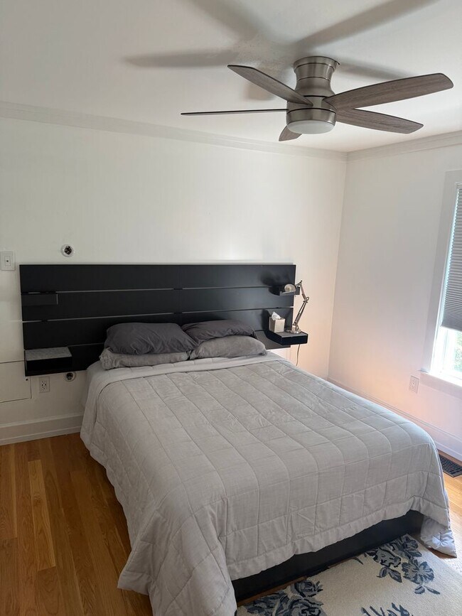 Building Photo - Stunning Updated 3 Bedroom in Fort Walton Beach!