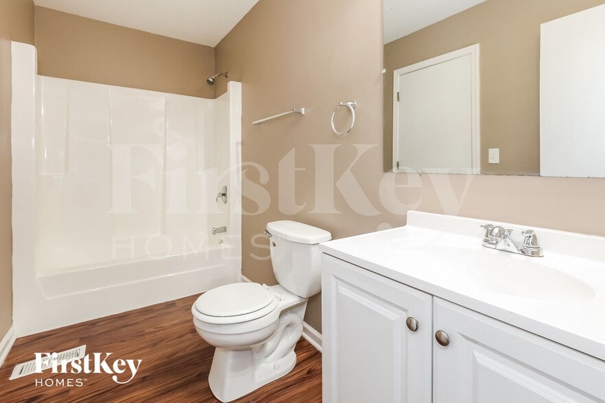 Building Photo - 1405 Middlebury Dr