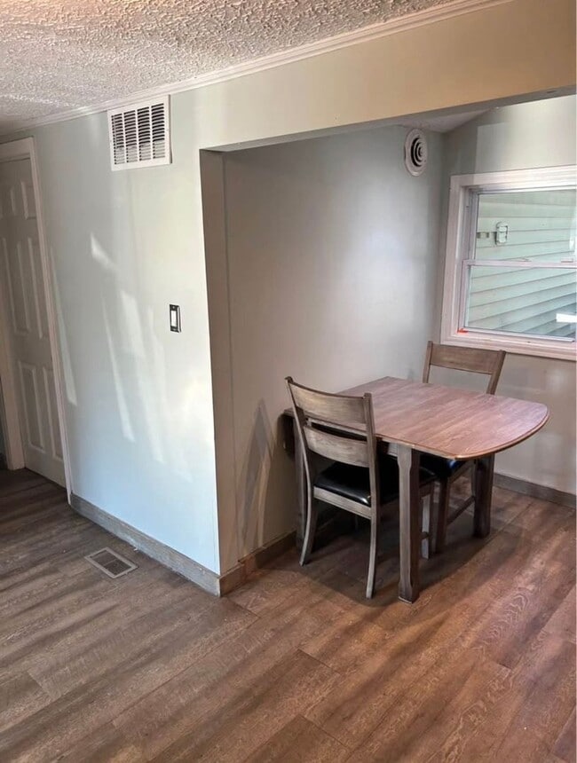 Building Photo - 6849 N Aurelius Rd