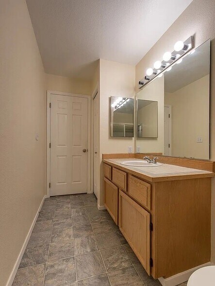 Building Photo - 7250 Old Redmond Rd