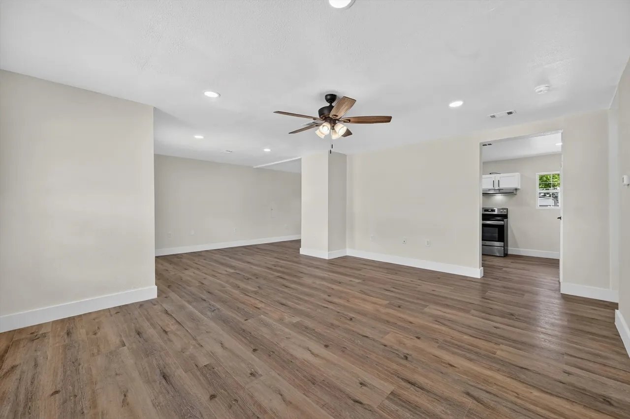 Building Photo - 1022 Denton Dr