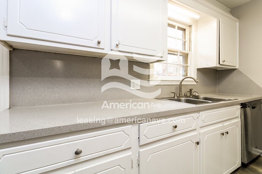 Building Photo - 1804 Breeland St