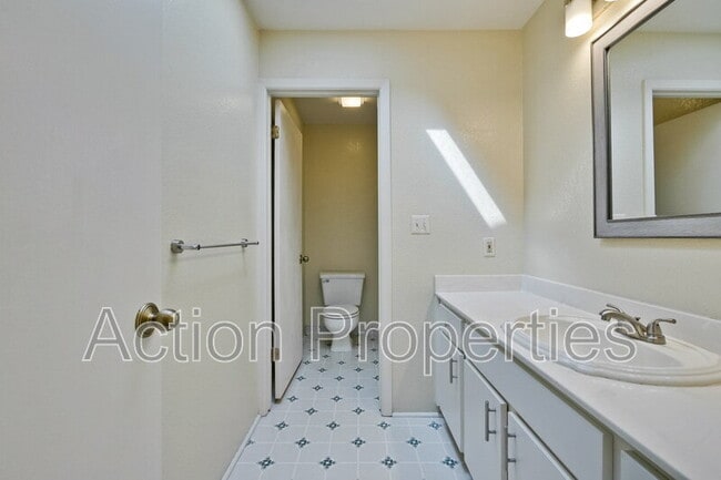 Building Photo - 180 Albacore Ln