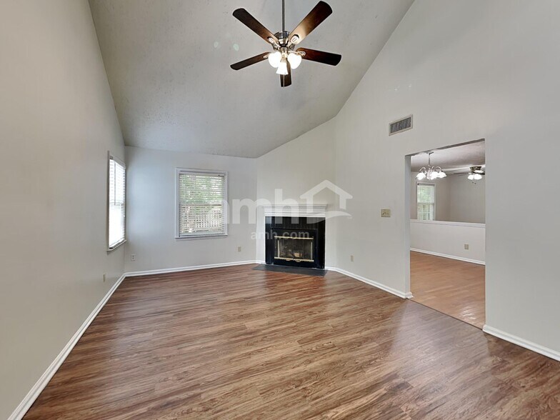 Building Photo - 210 Wood Valley Ct