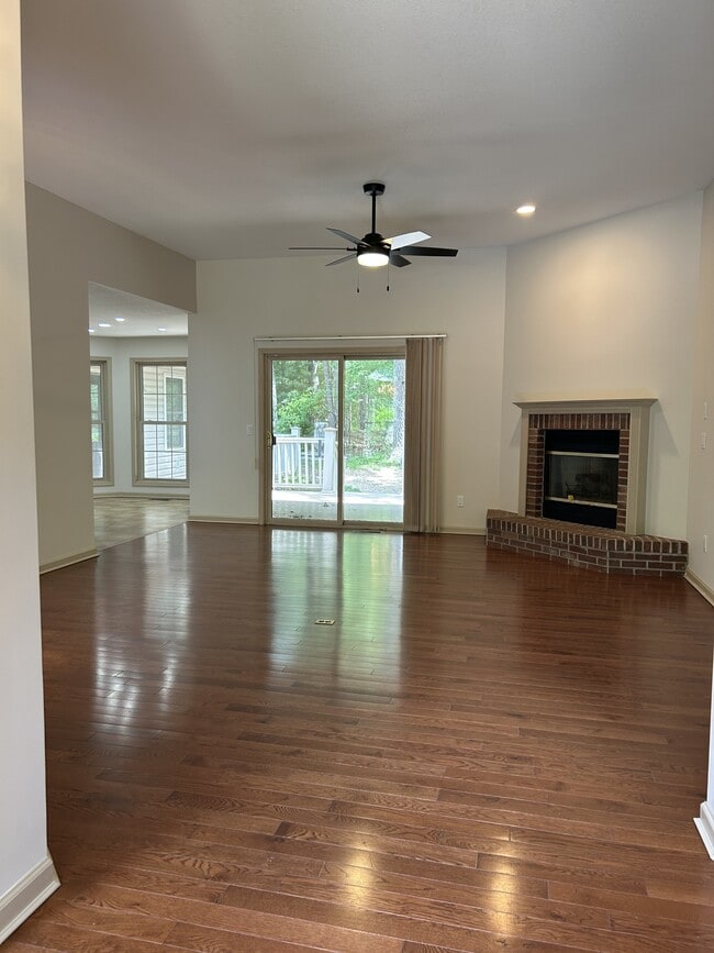 Building Photo - 129 Ivy Ln