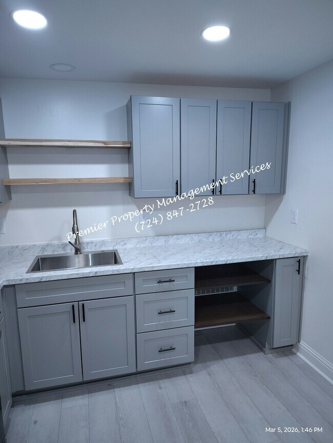 Building Photo - 906 Clyde St