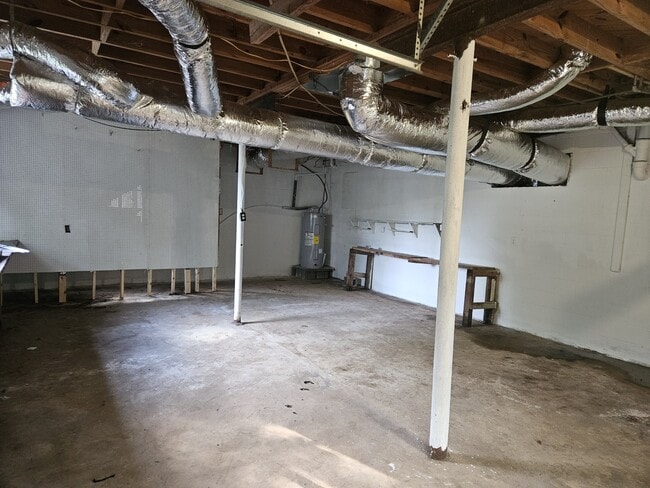 Building Photo - 731 Maxanna Dr
