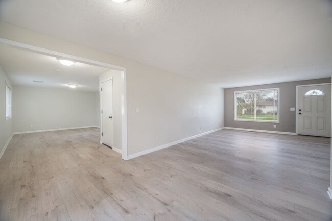 Building Photo - Living & Family Room! Freshly updated!