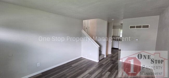 Building Photo - Spacious 3 Bedroom, 1 Bathroom Duplex for Rent in Independence, Missouri