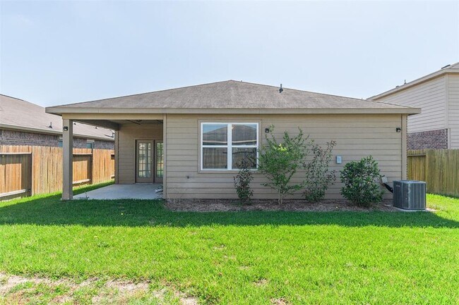 Building Photo - 5114 Harbor Palm Dr