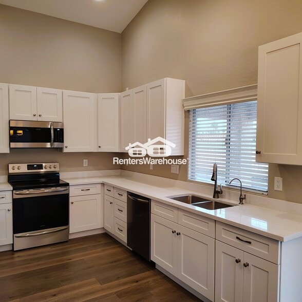 Building Photo - 1739 N Sinova