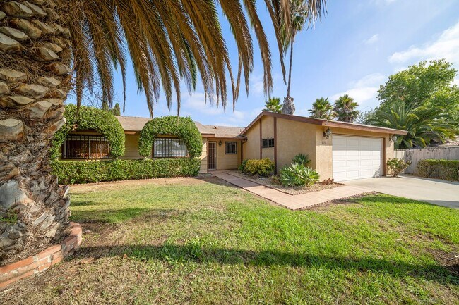 Building Photo - Charming 3 bedroom 2 bath in Escondido!