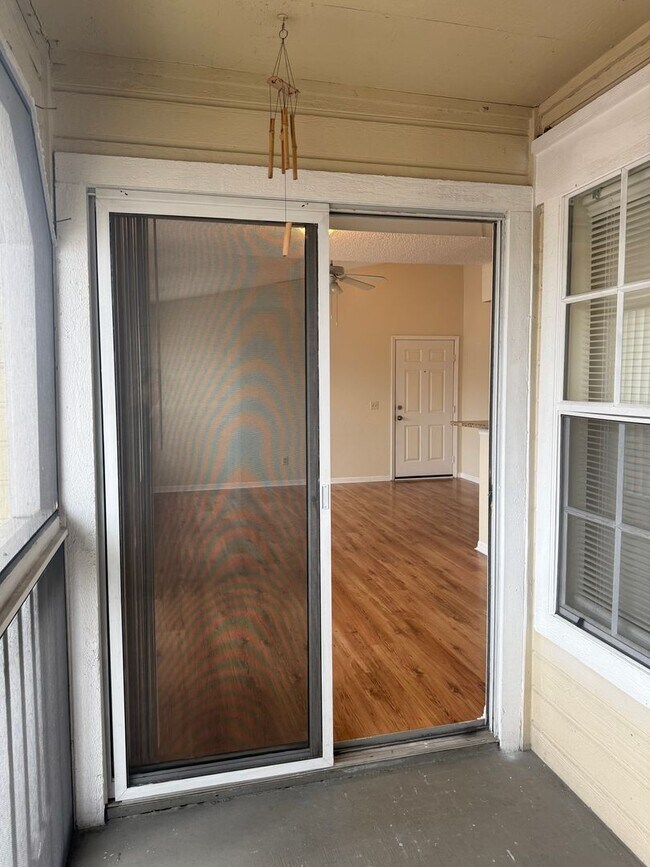 Building Photo - Beautifully remodeled 2/2 condo in Tradewinds, Metrowest!