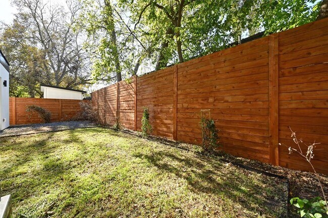 Building Photo - 2706 Stacy Ln