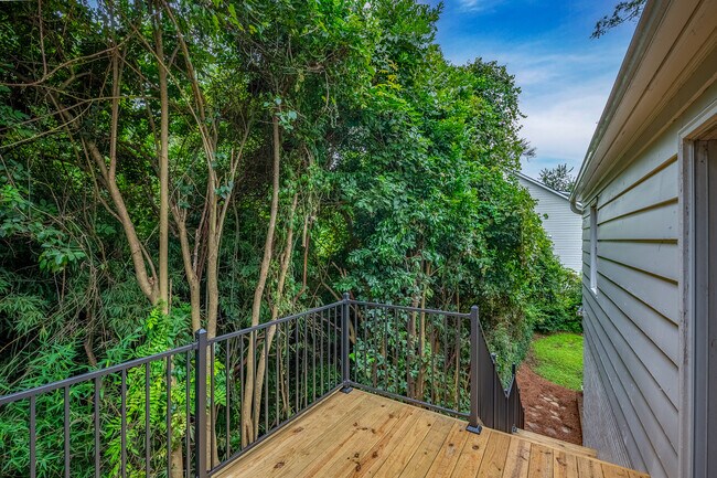 Building Photo - 114 Newman St