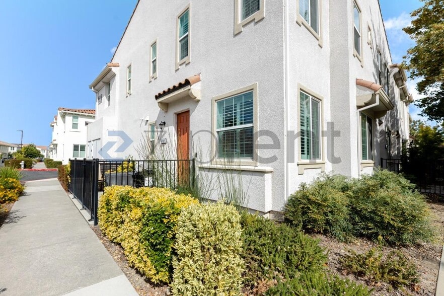 Building Photo - Unit 68101