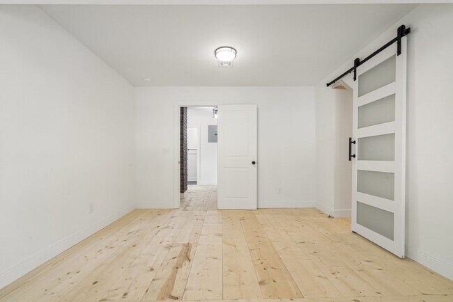 Building Photo - 2622 E 8th St