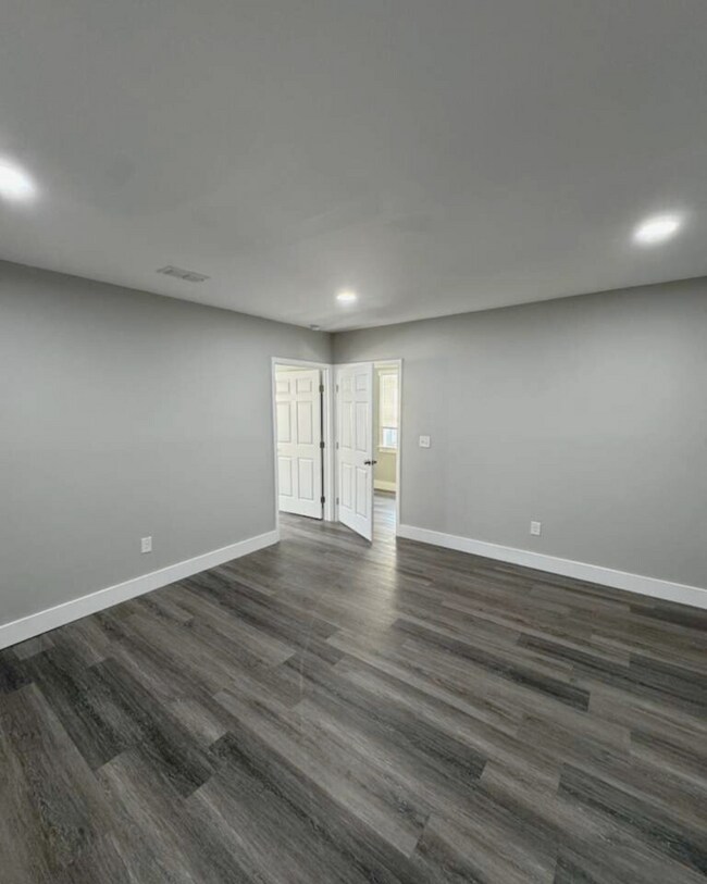 Building Photo - 555 Paines Ave NW