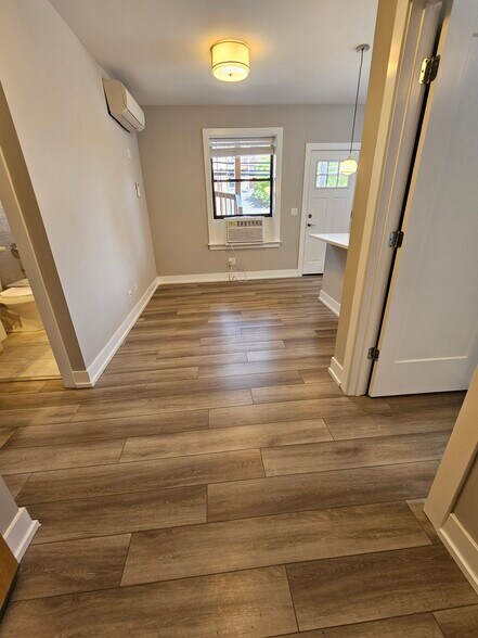 Building Photo - 3931 N Janssen Ave