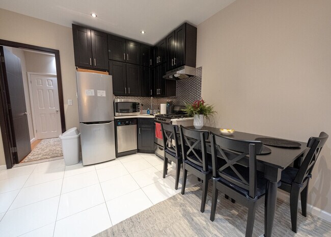 Building Photo - 5 W 101st St