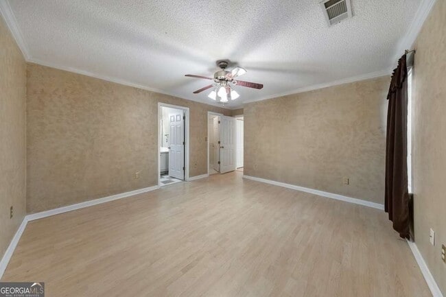 Building Photo - 2025 Baramore Oaks Dr