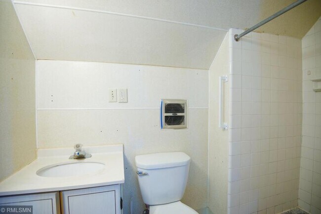 Bathroom loft - 1165 14th Ave SE